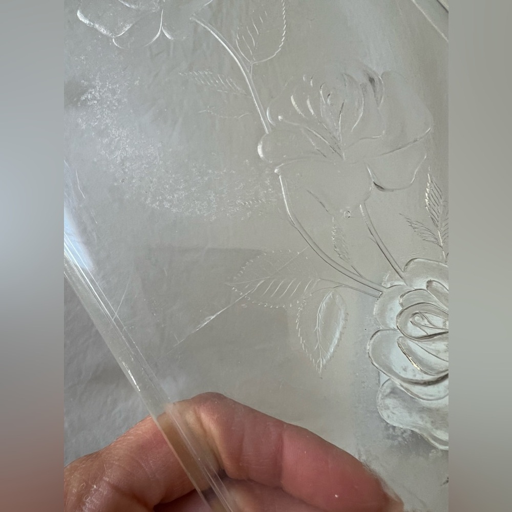 Vintage Wilson Wil-Hold Plastic Storage Box | White Embossed Roses - Picture 5 of 12